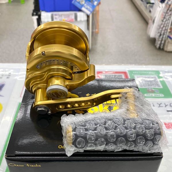 オーシャンフリークス キャプチャ60HG NARROW（左）シャンパンゴールド