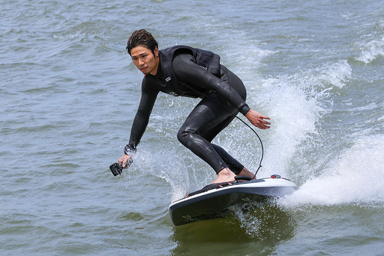 プレミアム電動ジェットボード】初心者でもラクラク！抜群の安定性で