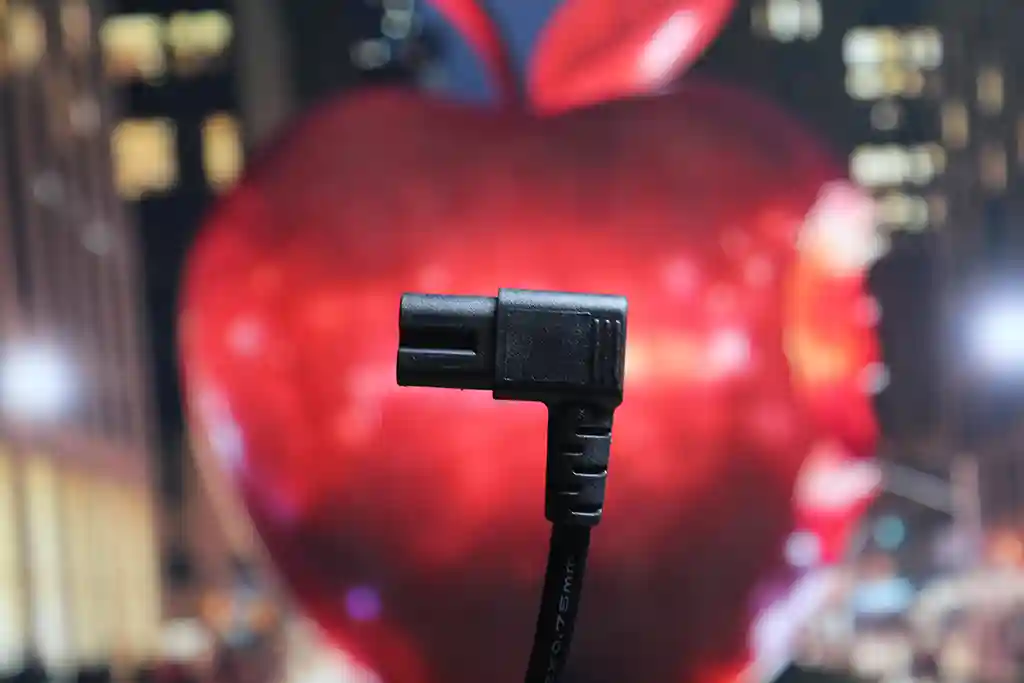 使える？】Mac mini（M4）用に『444円』のL字型電源コードを買ってみた