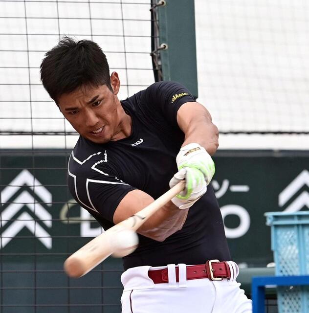 広島・中村奨が契約更改 50万増の800万円でサイン「チームの中心