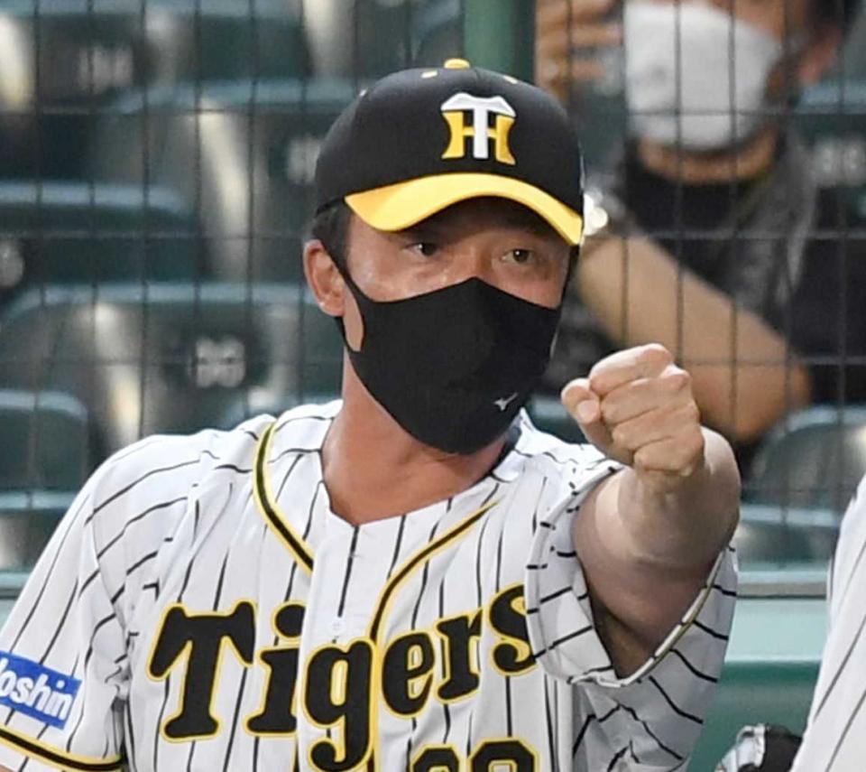 阪神・新井コーチ 兄・貴浩氏との写真をインスタに 「仲良し兄弟」と