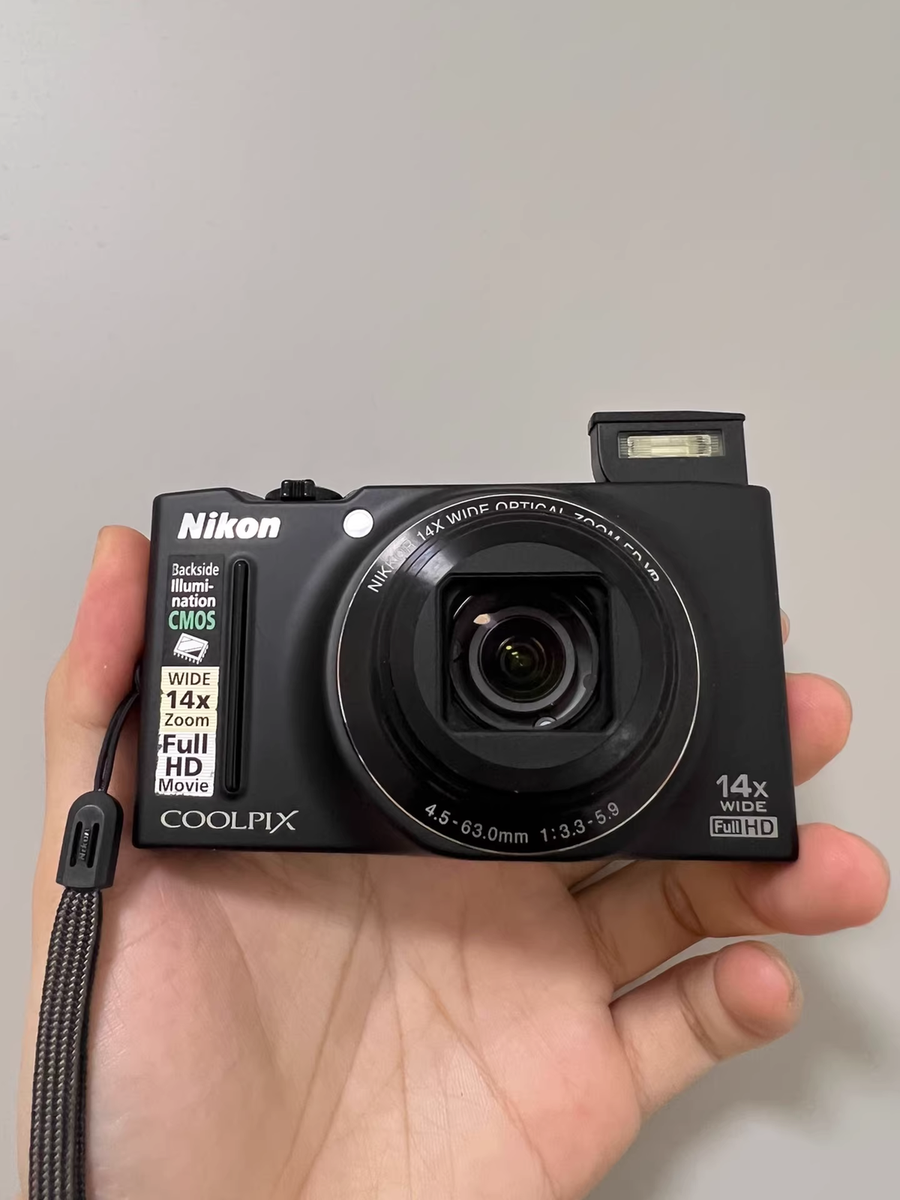 Nikon COOLPIX S8200 16.1MP 14x Optical Zoom Vintage Compact