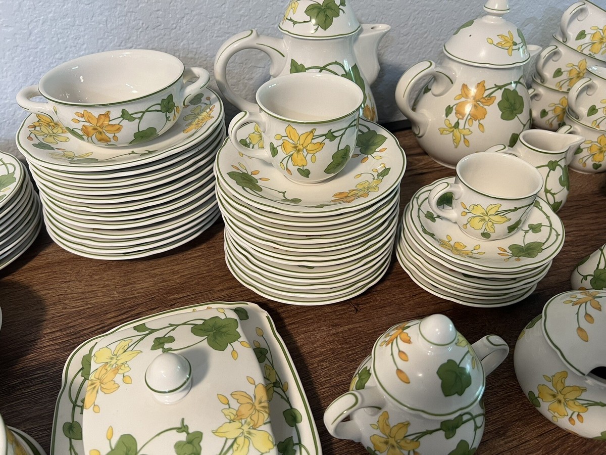 Villeroy & Boch VTG Geranium Pattern Dinnerware Set 124 Piece
