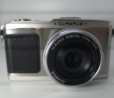 Olympus PEN E-P1 12MP Digital Camera with Olympus 17mm/2.8 Lens