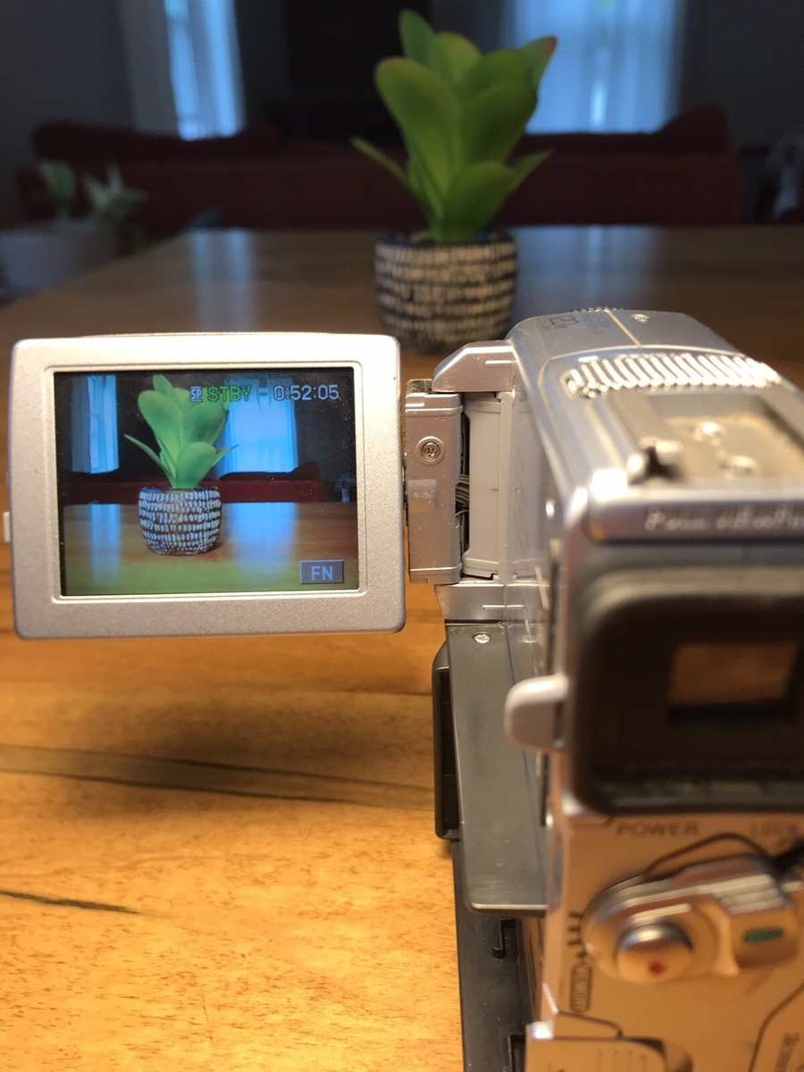 Sony Handycam DCR-PC9 NTSC MiniDV Camcorder Nightshot Working. No