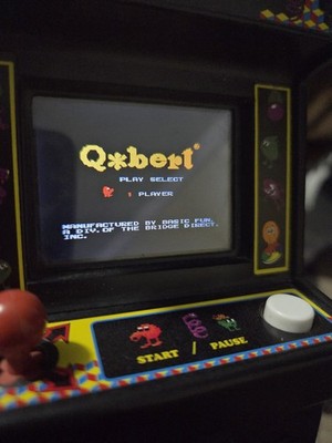 Q*bert 2016 Mini Handheld Arcade Classic Video Game Tested
