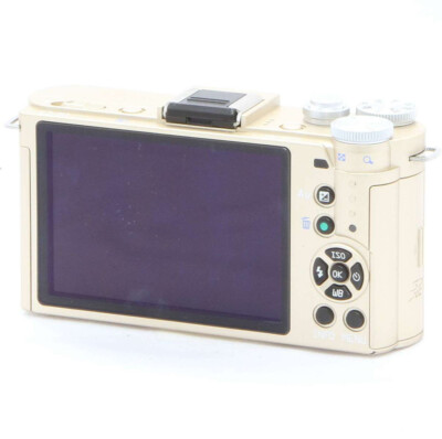 Ricoh Pentax Q-S1 12.4 MP Digital Camera Body Set Gold White