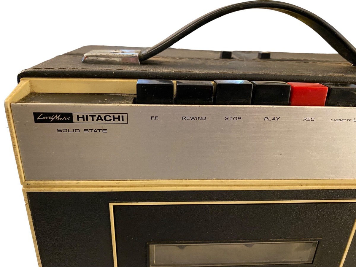Hitachi Solid State Cassette Player Recorder w/ Folding Speakers