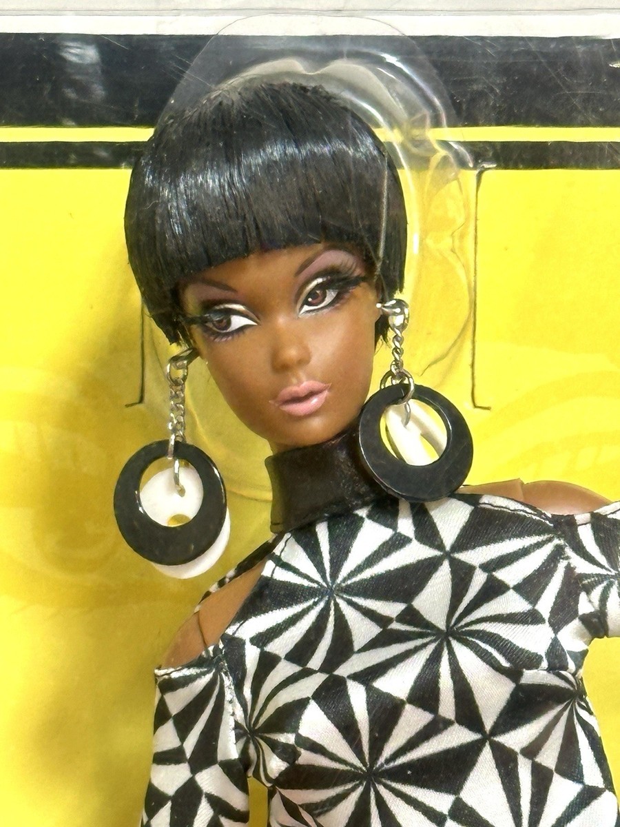 今だけ限定値引き！ブラシアクリルパウダーLOVABLE ミラージュ Barbie