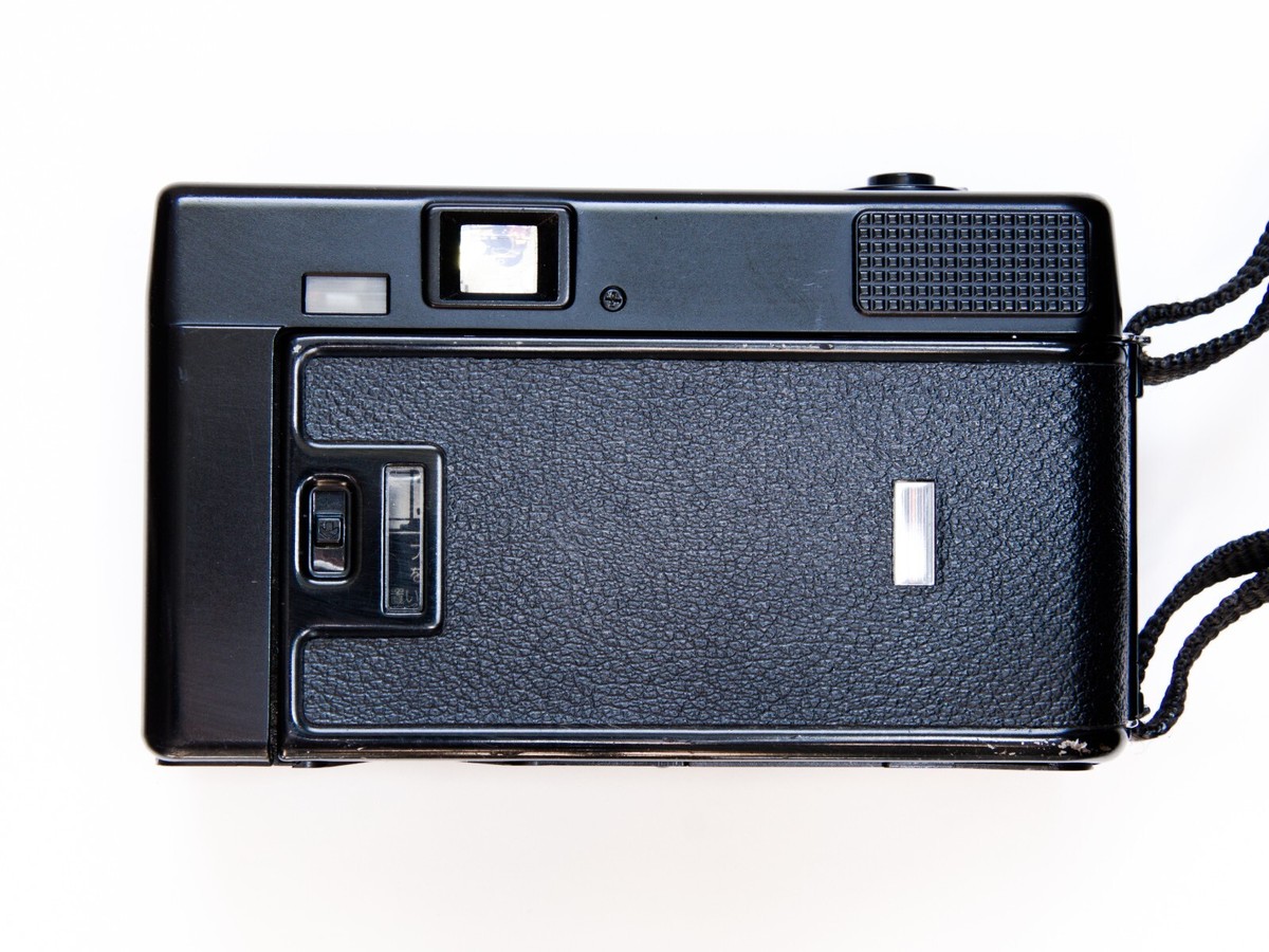 Nikon L35AF L35 AF ISO 400 35mm Point & Shoot Camera w/ Batteries