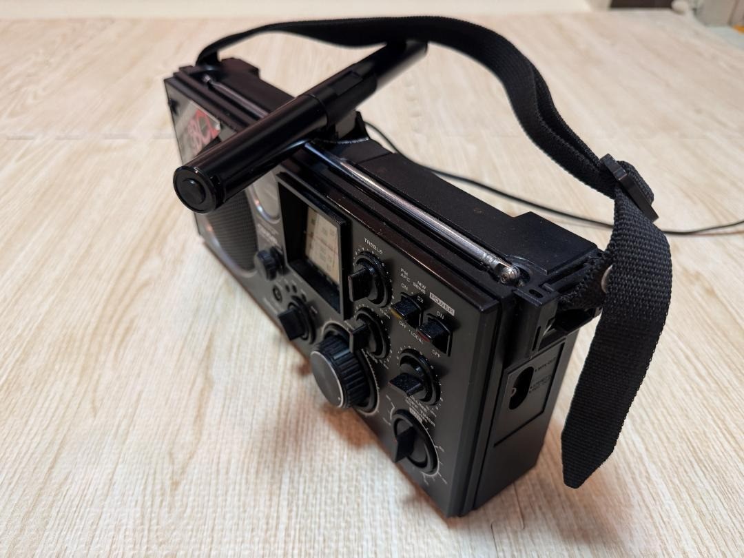 National Panasonic RF-1130 Cougar113 Vintage 4-Band BCL Portable