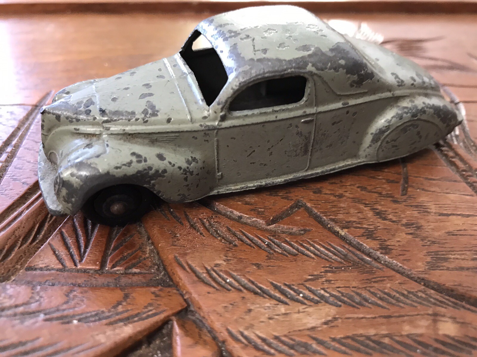 Dinky 39c, Lincoln Zephyr Coupe - Free Price Guide & Review