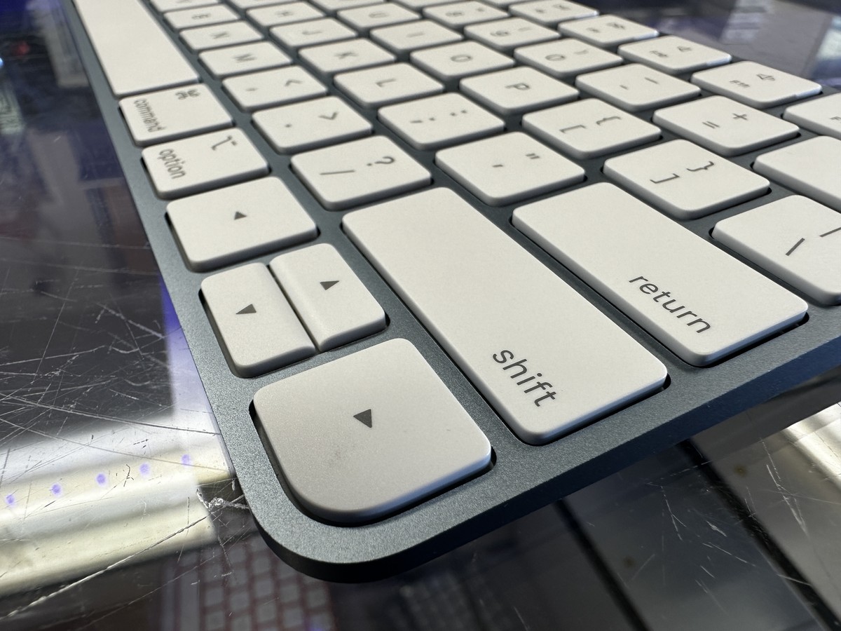 NEW Genuine Apple magic keyboard with Touch ID Blue A2449 w/Cable