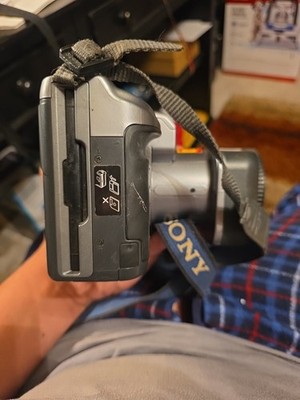 Sony Mavica MVC-FD91 0.8MP Digital Camera - Black & Metallic