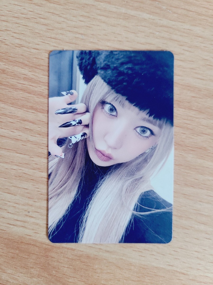 LE SSERAFIM Sakura Photocard 