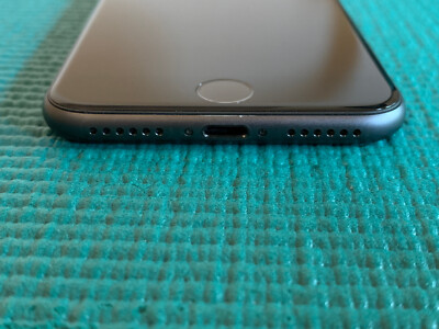 Apple iPhone 8 - 64GB - Space Gray (Unlocked) A1863 (CDMA + GSM