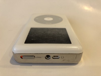 Apple iPod Photo Color Classic 4th Generation White (60 GB) A1099