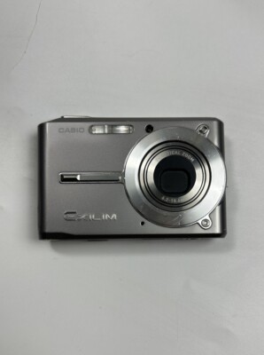 CASIO EXILIM EX-S500 Digital Camera With Battery For Parts Only