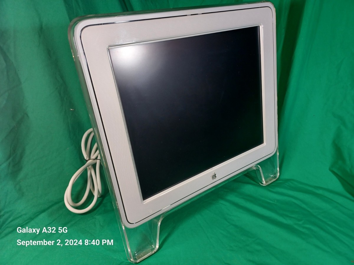 Vintage 2001 Apple M7649 17