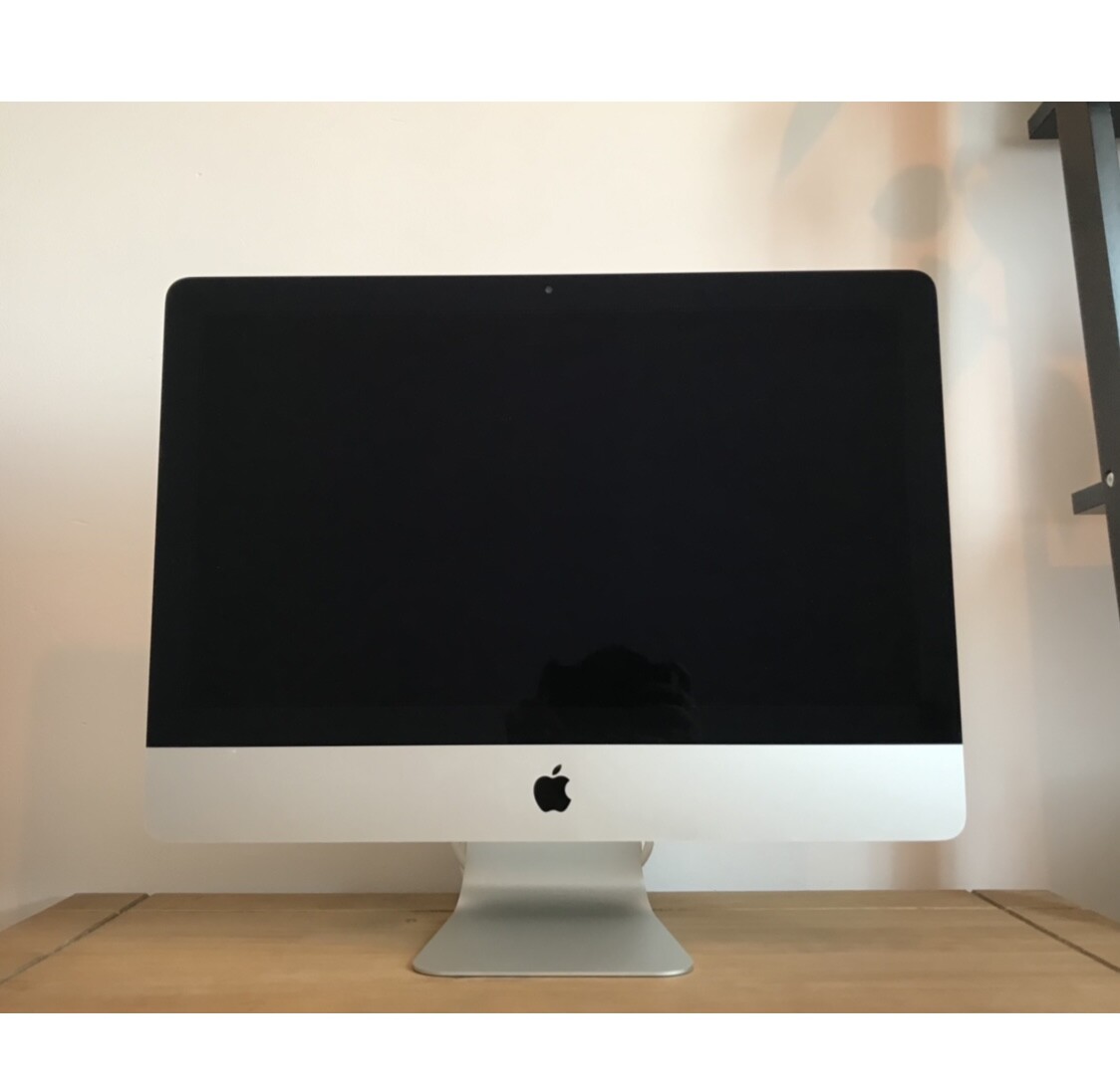 Apple iMac 21.5 inch, late 2013 with Apple wireless keyboard and