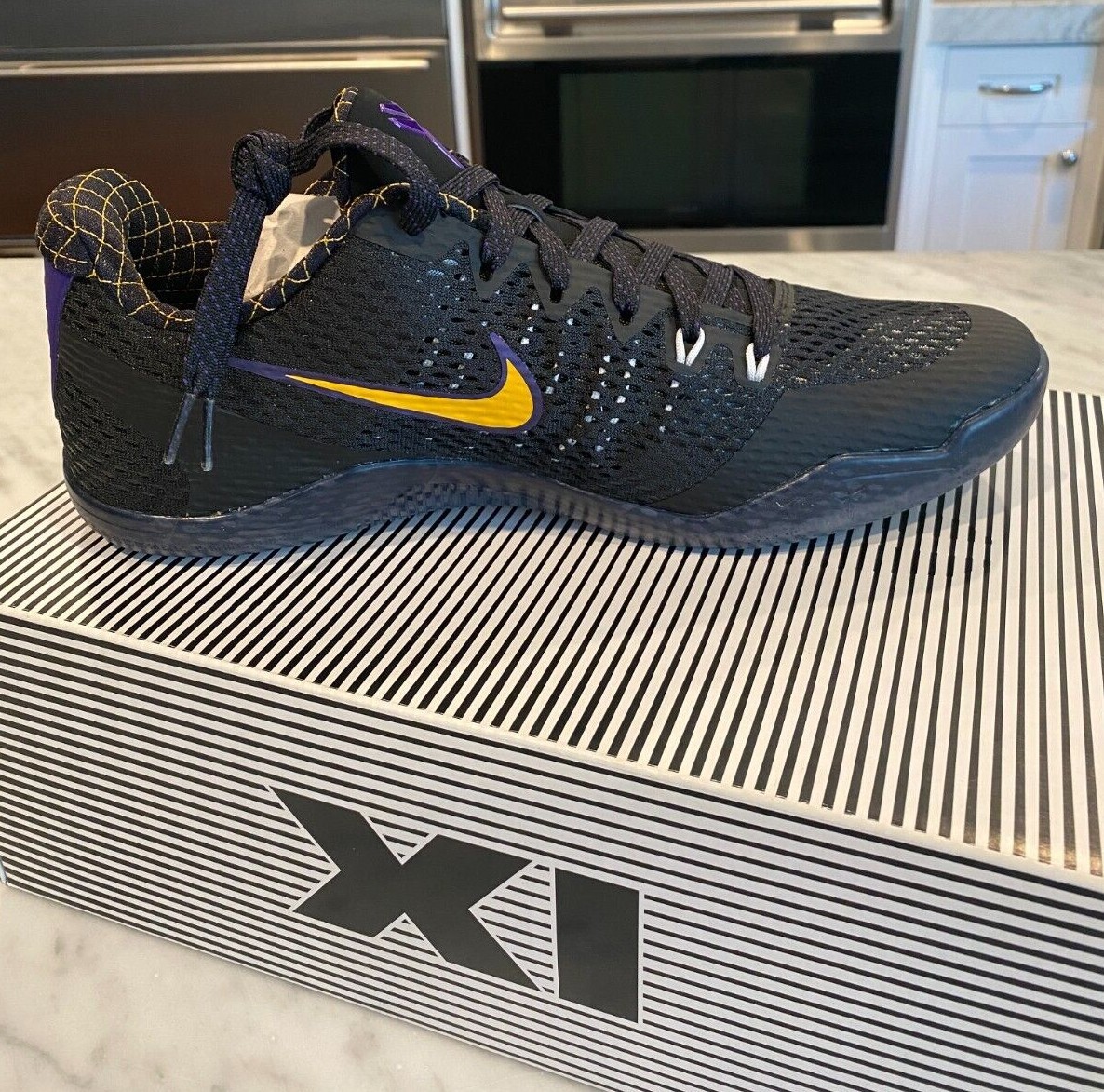 Nike Kobe 11 XI Black Purple Gold “Carpe Diem” Mens Size 11 Brand