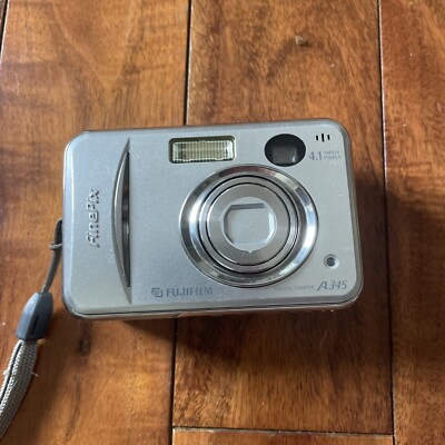 Vintage Fujifilm FinePix A345 4.1MP Digital Camera Silver Screen