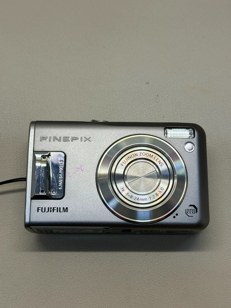 名機】Fujifilm FinePix F31fd シルバー オールドコンデジ 上野修：15