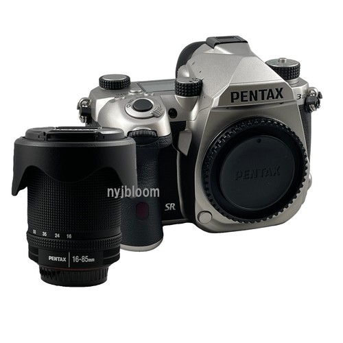 PENTAX K-30 Digital SLR Camera with 18-135mm Lens Kit Excellent