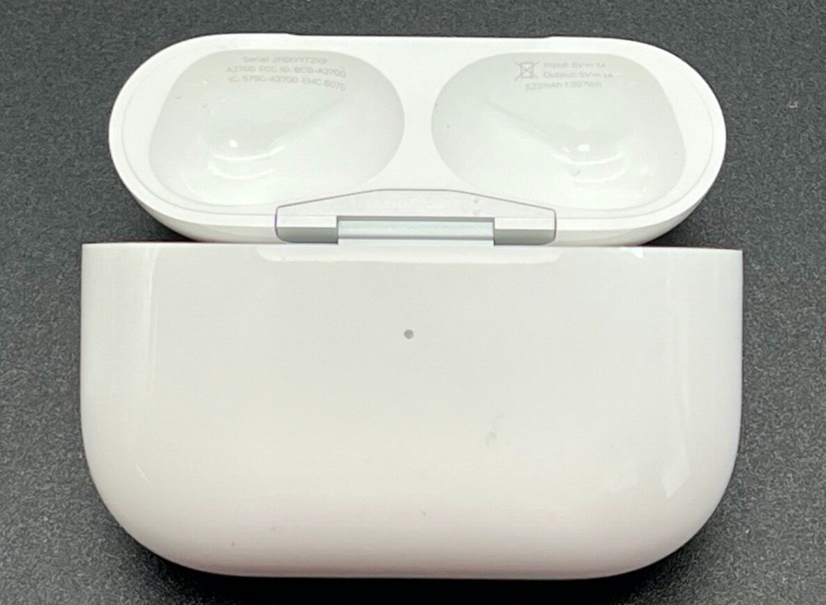 Original Apple AirPods PRO 2nd Gen. MagSafe Wireless Charging Case