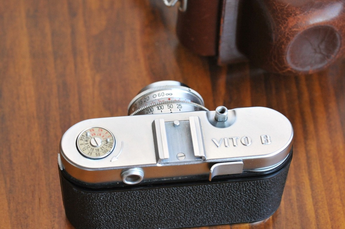 VOIGTLANDER Vito B - Color Skopar 35mm film camera w/ Leather Case