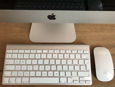 Apple iMac 21.5 inch, late 2013 with Apple wireless keyboard and