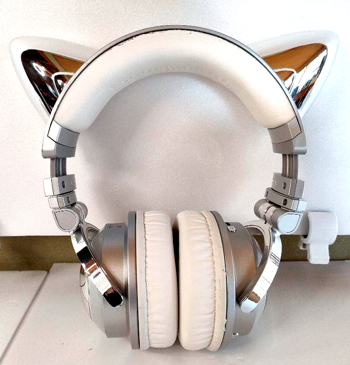 Brookstone Headphones Ariana Grande version Wireless Cat Ears