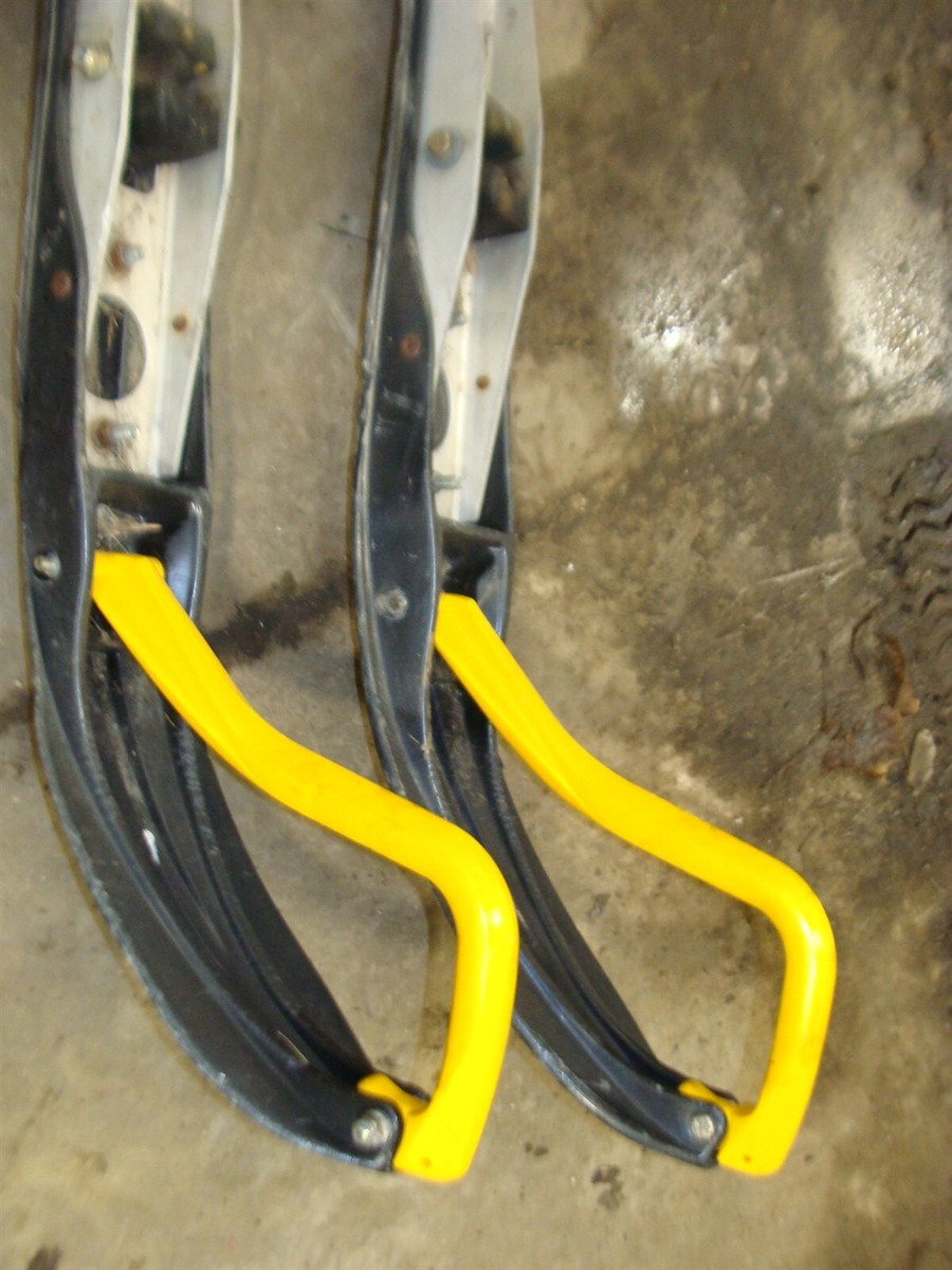 1997 SKIDOO Grand Touring 583 plastic yellow dual carbide set skis