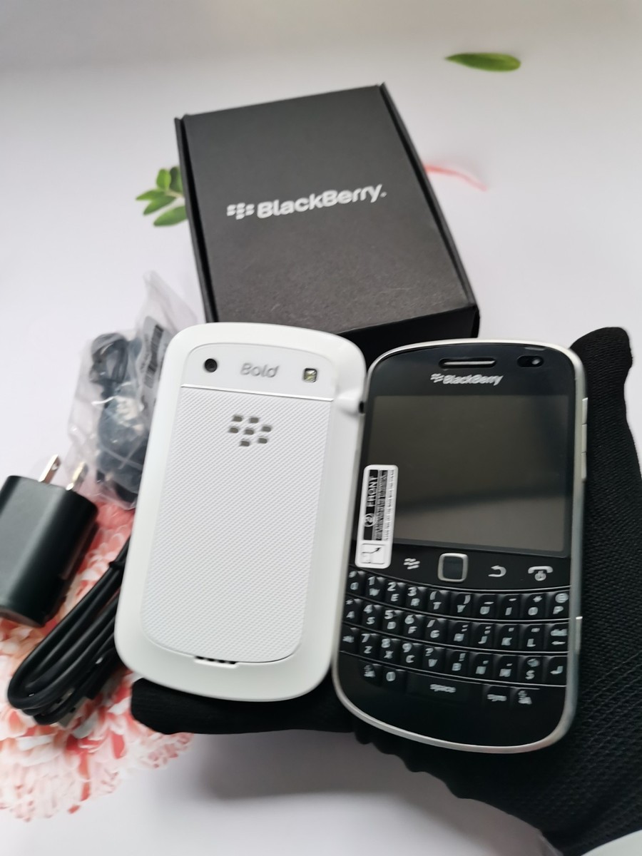 BOXED BlackBerry Bold Touch 9930 8GB (Black/white) Unlocked phone