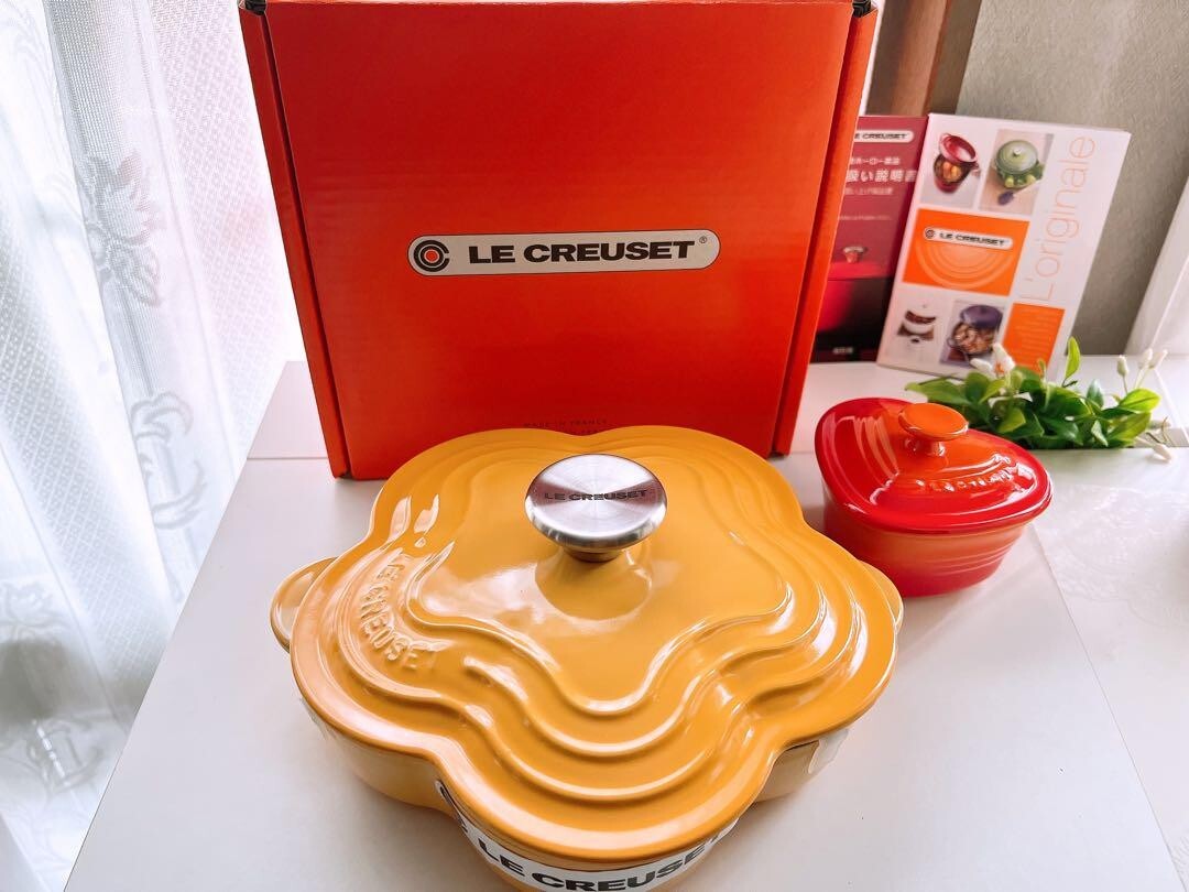 Le Creuset Flower Cocotte 20cm Silver Knob Cast Iron Honey Yellow