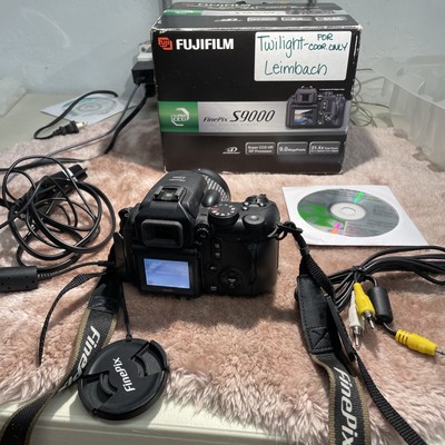 Fujifilm FinePix S Series S9000 / S9500 9.2MP Digital Camera