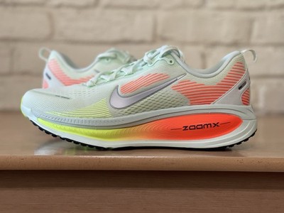 Nike Vomero 18 Barely Green Hyper Crimson Men Size 10 Running