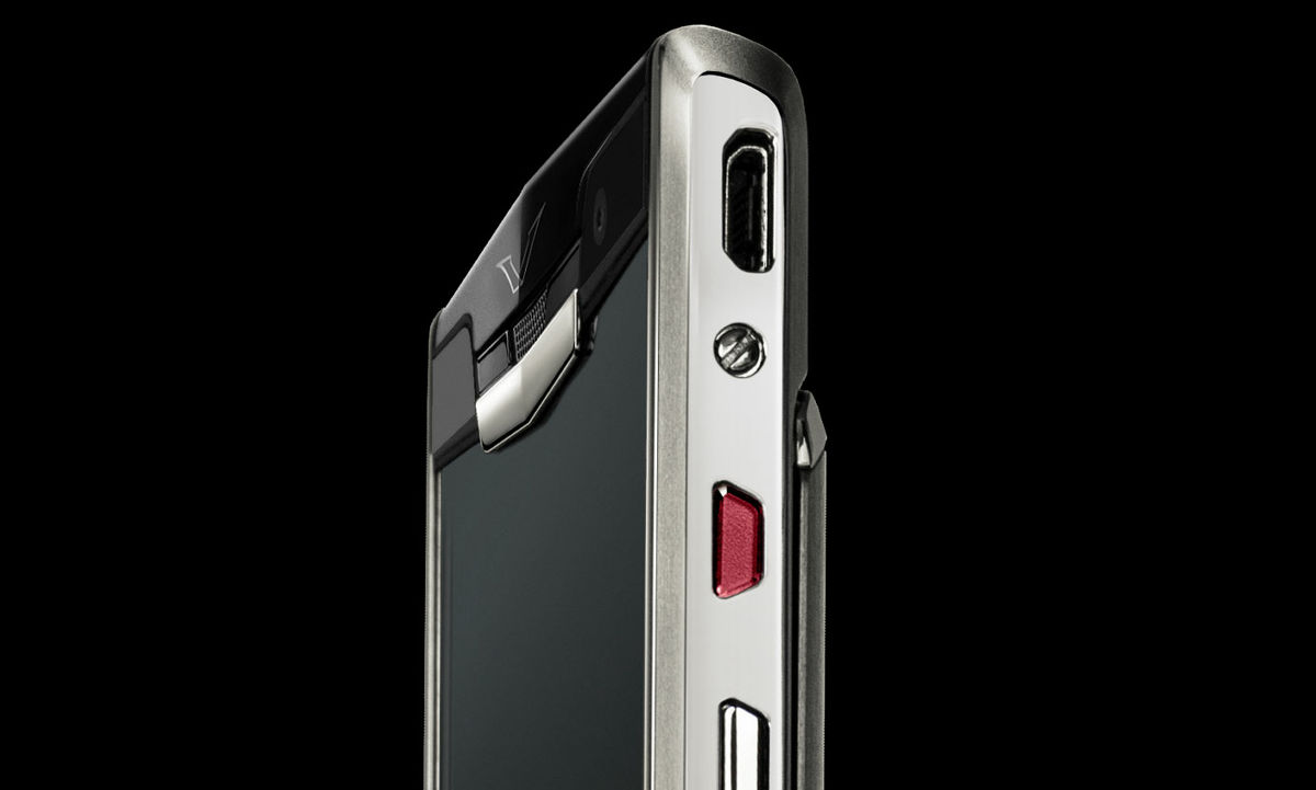 サファイヤをちりばめ価格119万円からで24時間対応の専用サポート付き