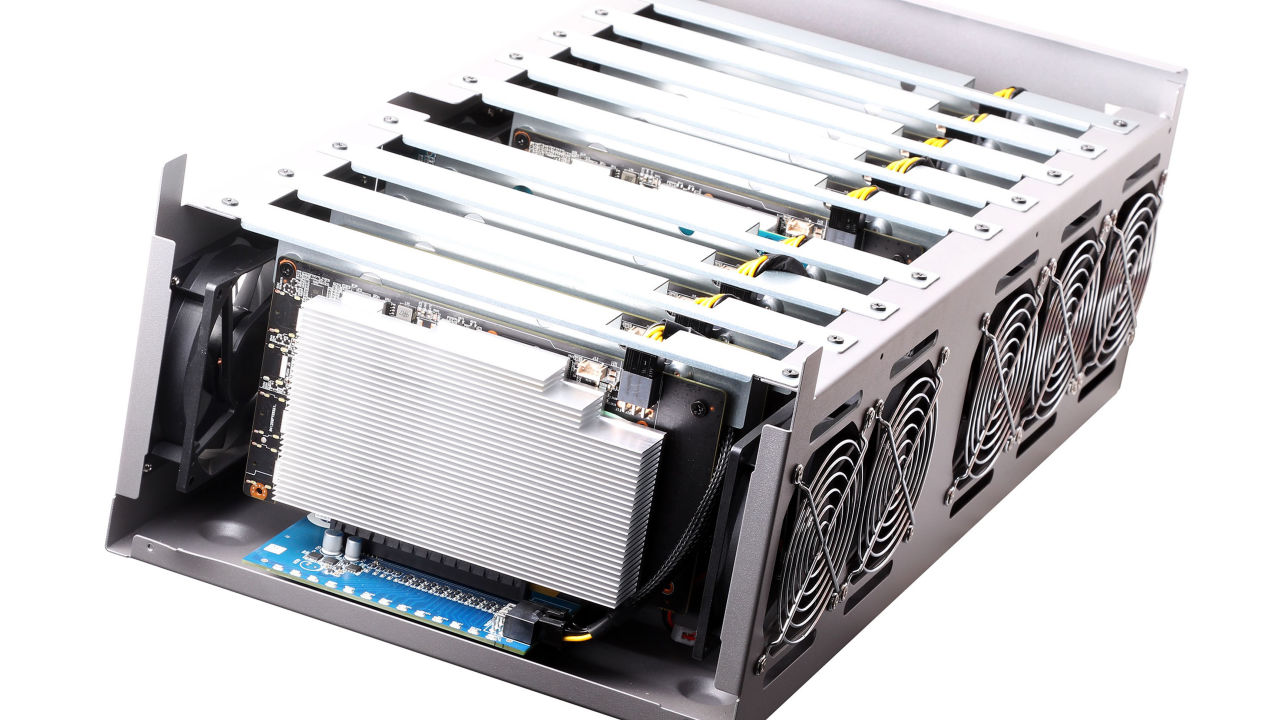 仮想通貨マイニングに特化したGPUアクセラレータを9台搭載する