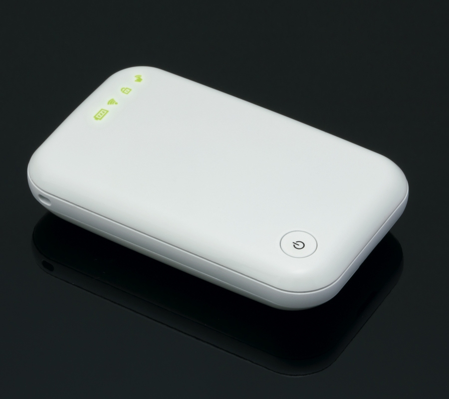 UQ WiMAX、国内最長の9時間駆動を実現した軽量タイプのモバイルWiMAX