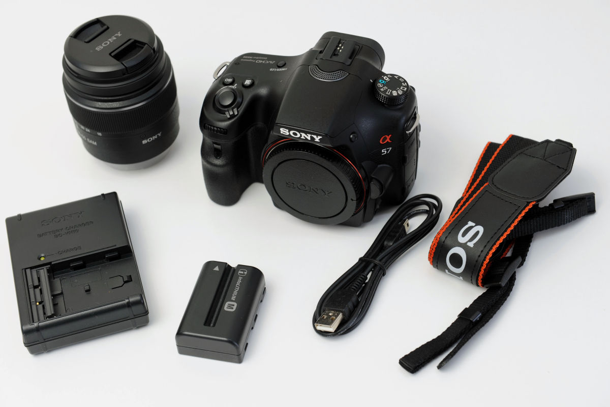 ソニー「α57」の秒間12連写やバリアングル液晶の使い勝手がわかる