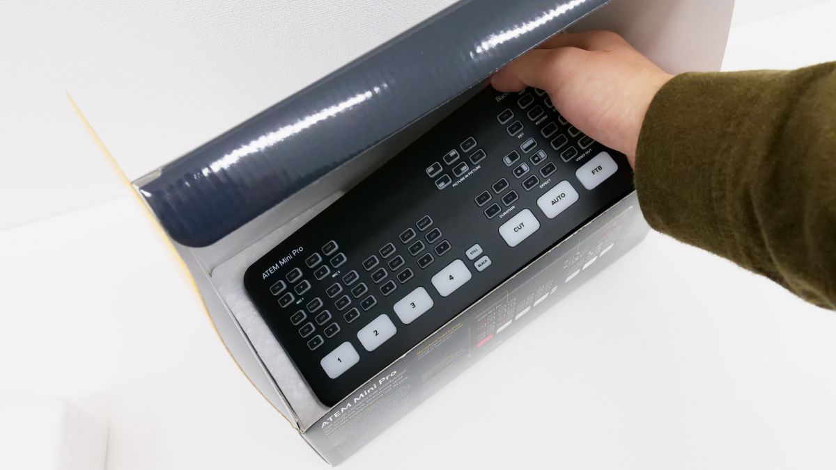 小型・軽量でピクチャーインピクチャー機能やストリーム配信機能を搭載