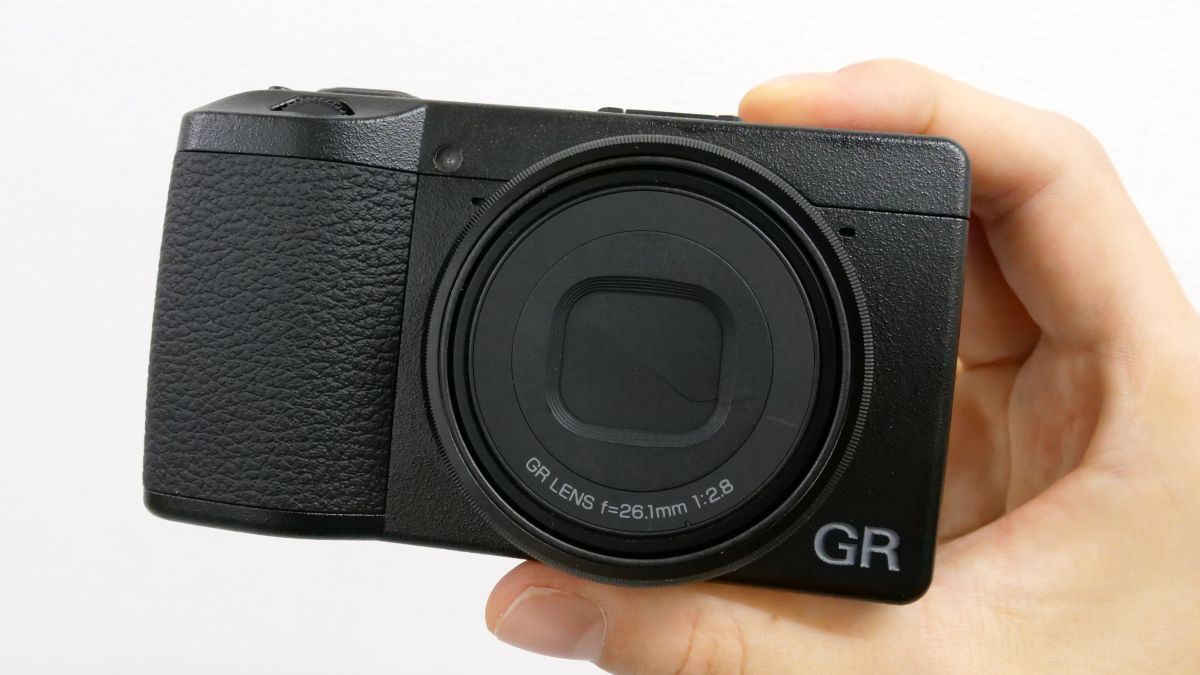 片手で持てる小型ボディなのに大型一眼レフ並みの写真を撮影可能な