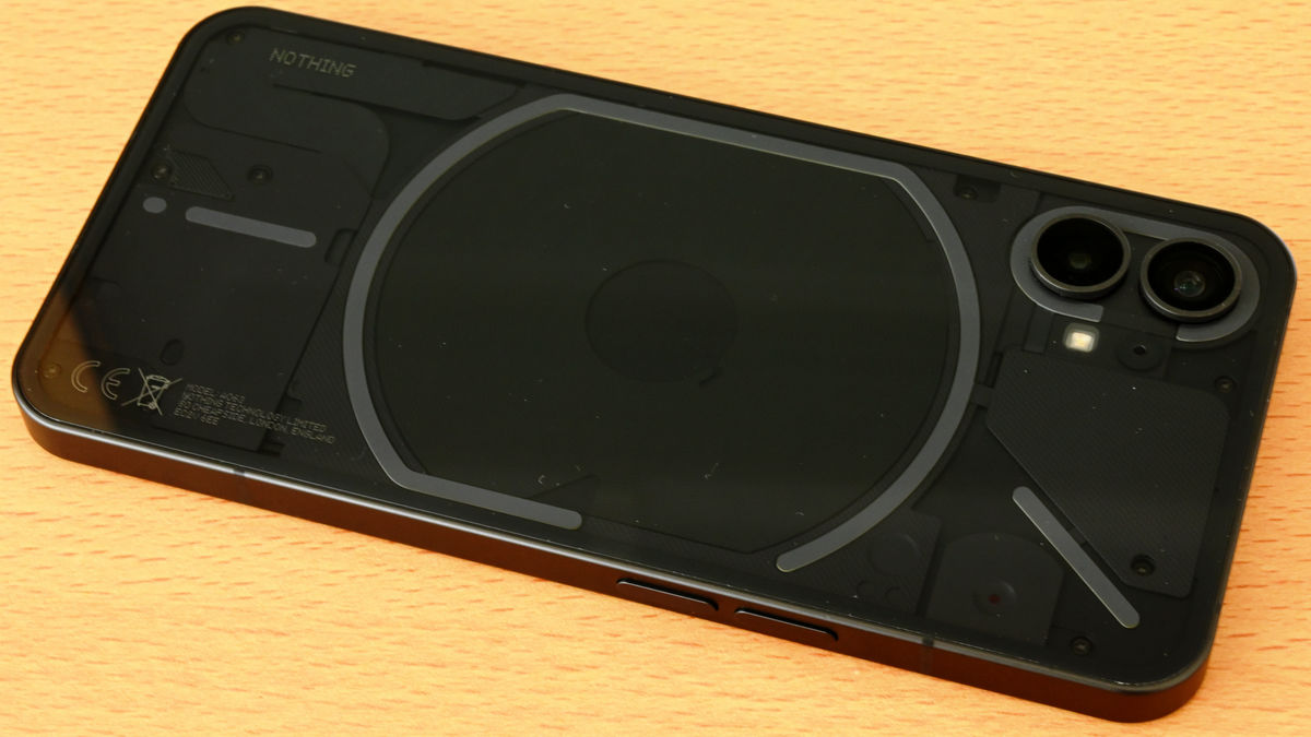 背面スケルトンで所有感マシマシなスマホ「Nothing Phone (1)」外観
