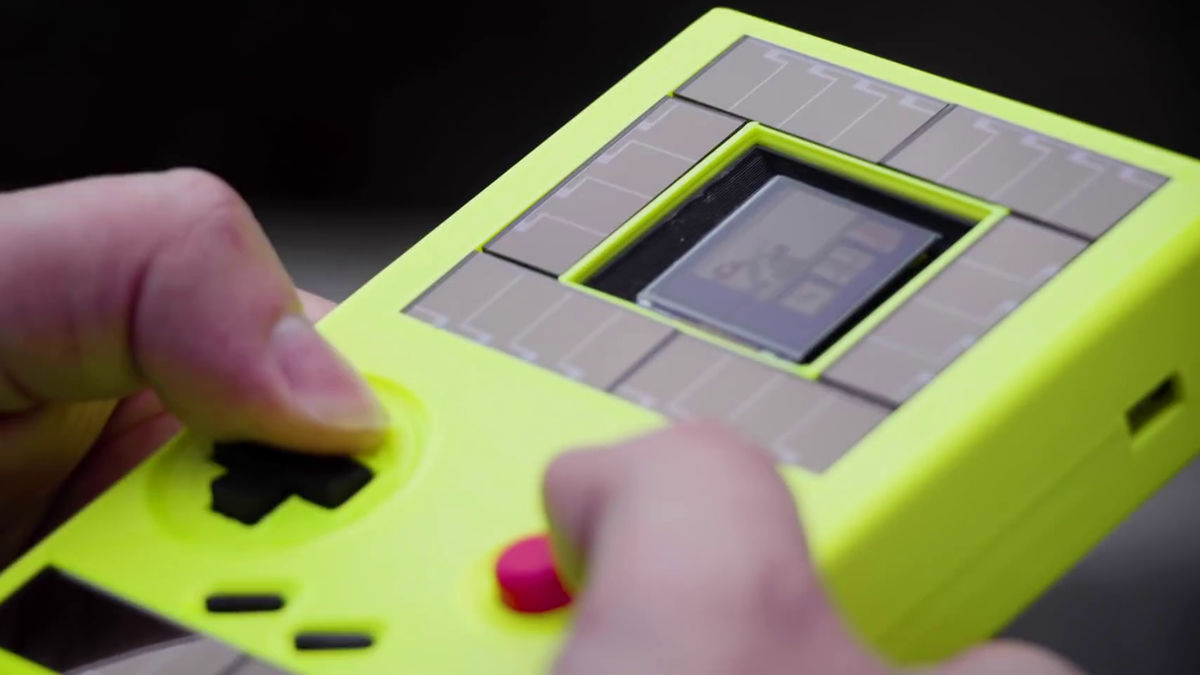 バッテリーなしで動作するゲームボーイ」を開発した猛者が現る - GIGAZINE