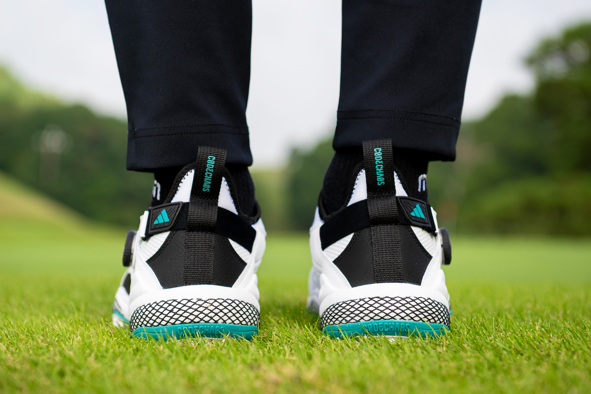 フィット感“マシマシ” 360度足が包まれる アディダス「コードカオス 25