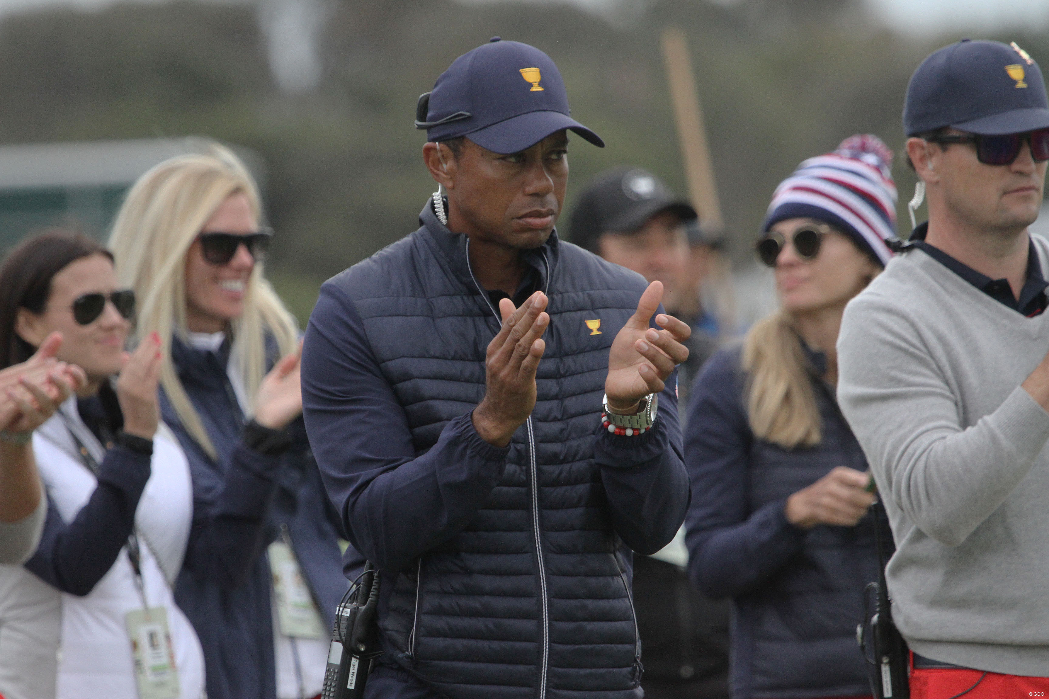 リードのキャディがギャラリーとトラブル ウッズ主将「選手に敬意を