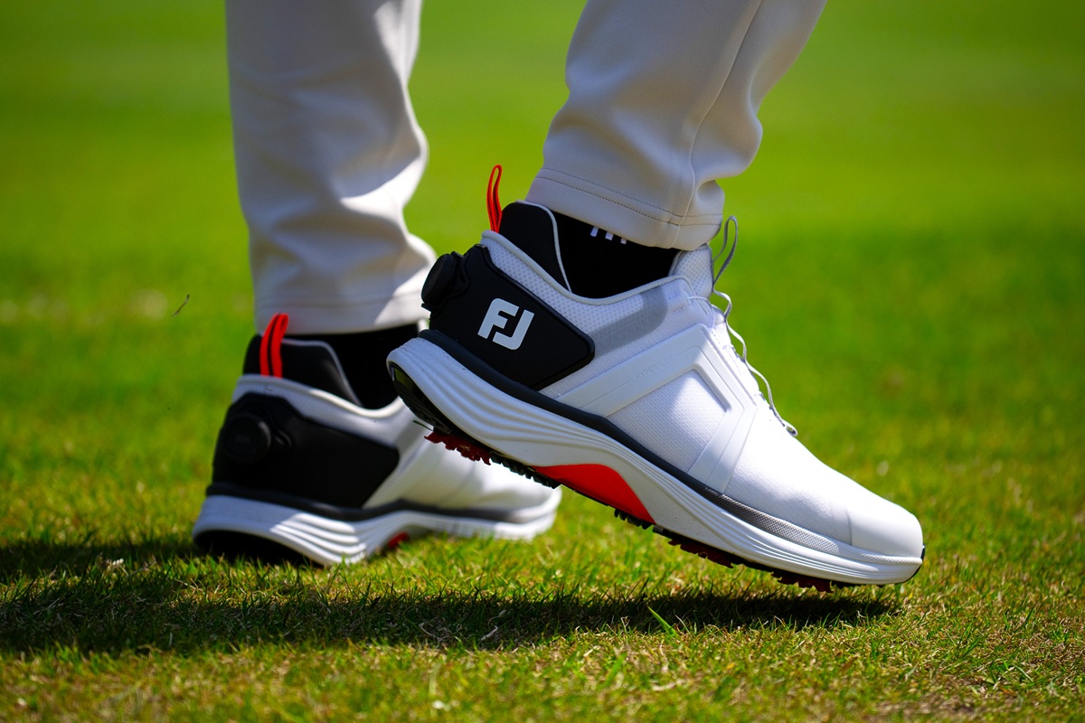 まるでゴルフボール！？“内柔外剛”の履き心地 フットジョイ「ハイパー