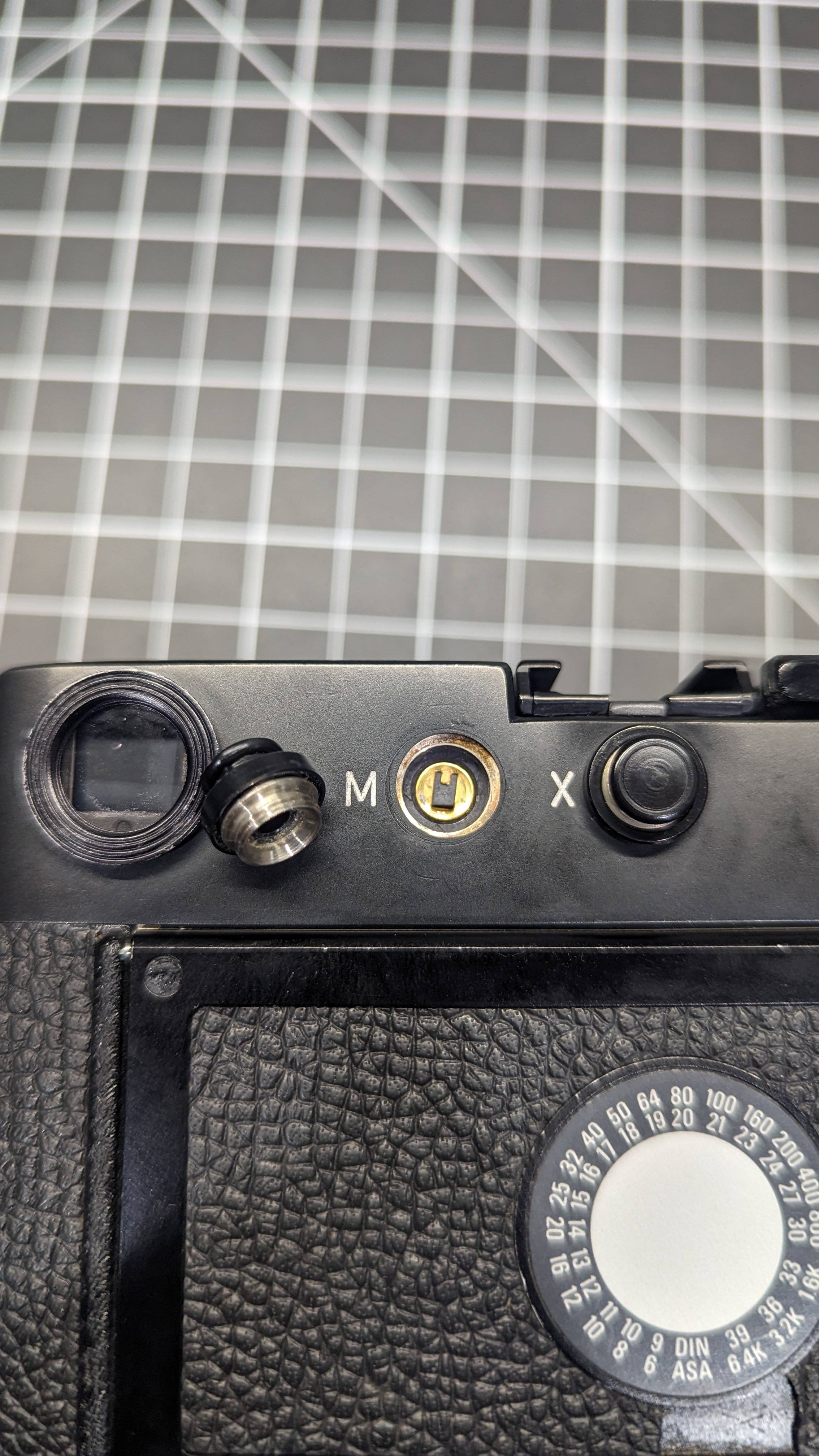 Tamarkinにガッカリ - Leica M4-2 のシンクロポートが壊れてる : r/Leica