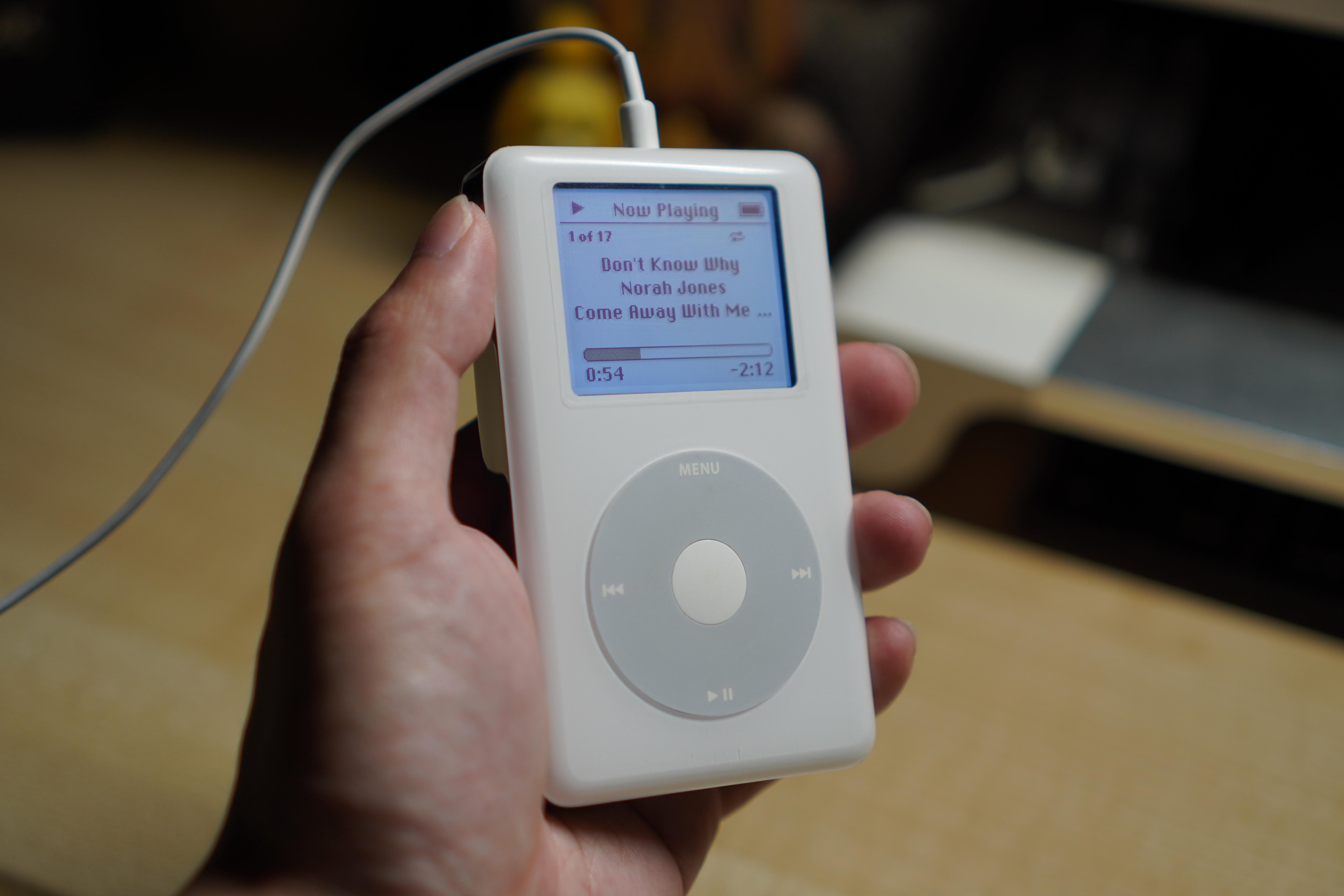 2004年7月19日に発表された、iPod第4世代、20歳の誕生日おめでとう
